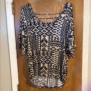 Black and White Graphic Flutter Sleeve Blouse